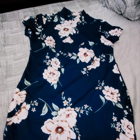 Dress - Picture 2 of 2